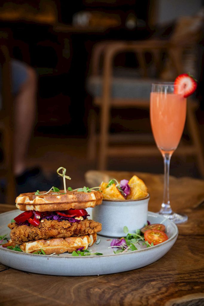 solaire restaurant + bar, fried chicken sandwich